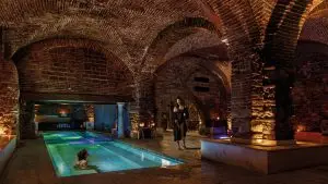 Caldarium, tepidarium e frigidarium nos banhos romanos com inspiração de spa em Évora